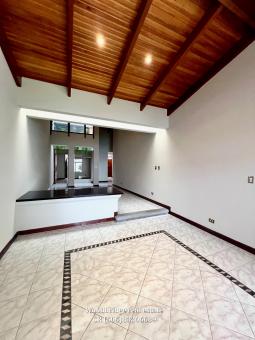 Casas en alquiler Escazu San Rafael, CCR Escazu casas en alquiler, Casas con jardin en alquiler|Escazu San Jose
