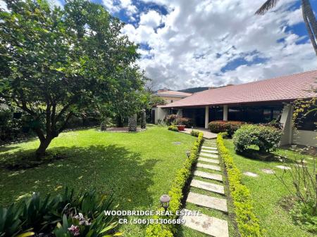 Casas en venta Escazu San Rafael, Costa Rica casa en venta Escazu San Rafael, CR Escazu venta de casas con gran jardin