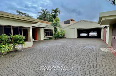 Escazu casa en venta Los Laureles/foto garages, CR Escazu casas de lujo en venta Los Laureles