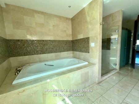 Central Park Escazu condominios en alquiler o venta, CR Escazu condos de lujo en alquiler o venta Central Park