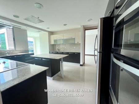 Escazu Central Park condominios en alquiler, CR Escazu condominios de lujo en Central Park en alquiler o venta, Central Park Escazu Trejos Montealegre condos en alquiler o venta